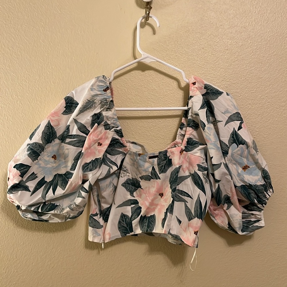 🌸Billabong x Salty Blonde 🌸 puff sleeve top 🌺 - Picture 2 of 3
